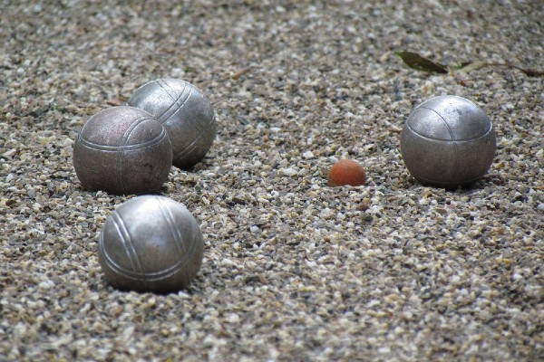 Samen jeus des boules in Braakhuizen