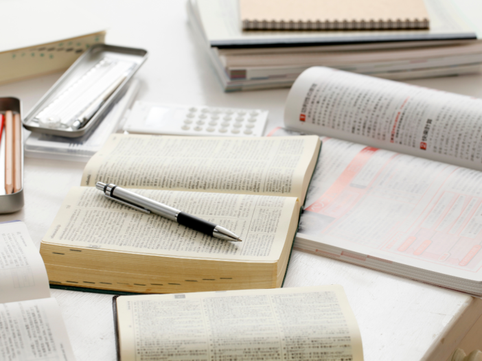 studieboeken op een tafel