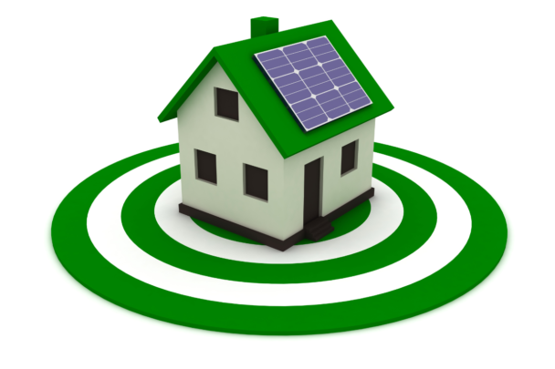 Groen huis met zonnepanelen. Het staat op een groen met wit platform.